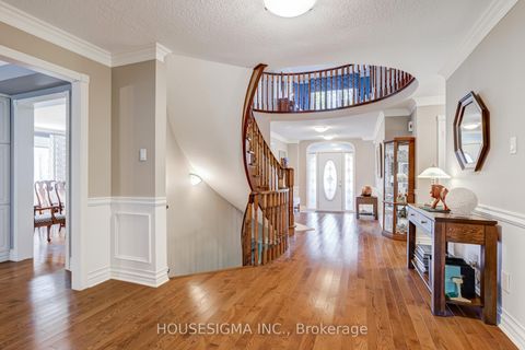 Photo 3 at 9 Montclair Road, Bayview Hill, Richmond Hill