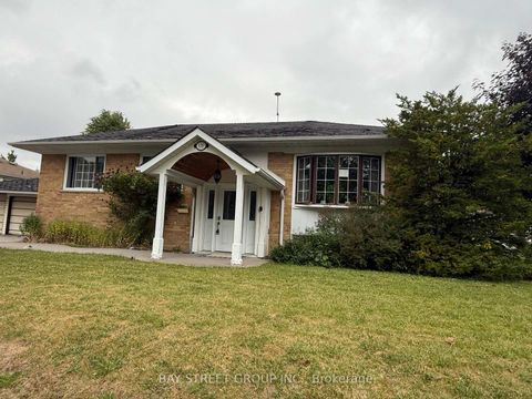 Photo 1 at 126 Cascade Circle, Crosby, Richmond Hill