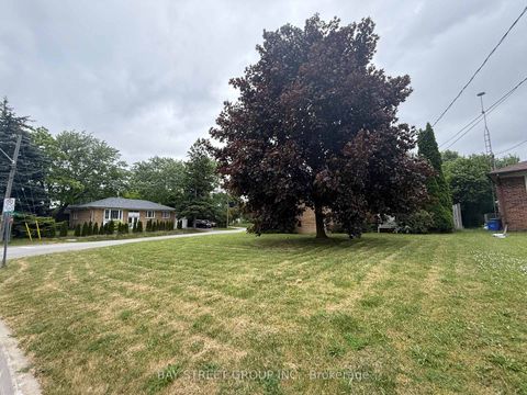 Photo 6 at 126 Cascade Circle, Crosby, Richmond Hill