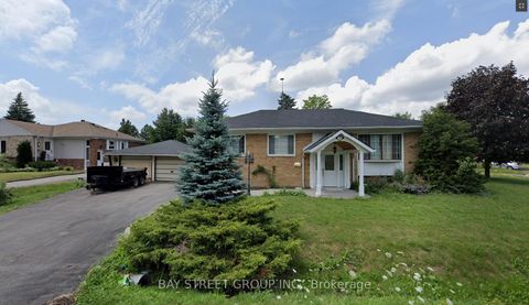 Photo 7 at 126 Cascade Circle, Crosby, Richmond Hill