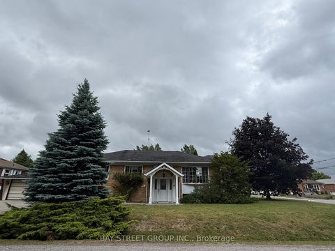 Photo 8 at 126 Cascade Circle, Crosby, Richmond Hill