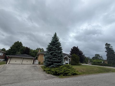 Photo 9 at 126 Cascade Circle, Crosby, Richmond Hill