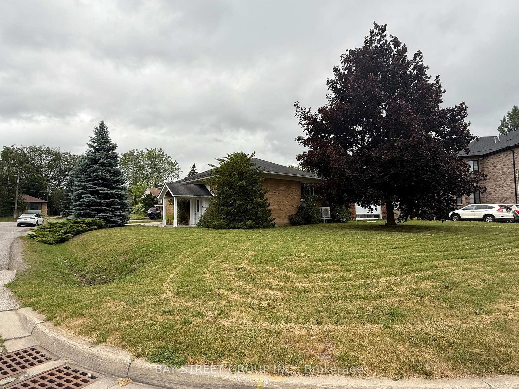 126 Cascade Circle, Crosby, Richmond Hill photo 8