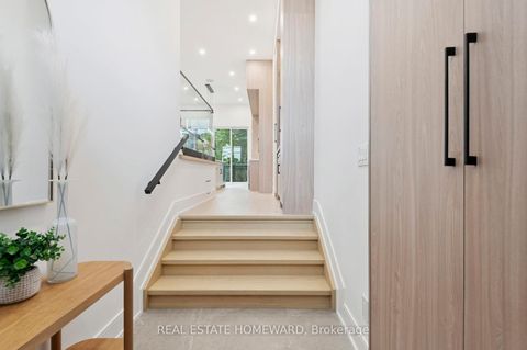 Photo 2 at 32 Westlake Crescent, Lumsden, Toronto