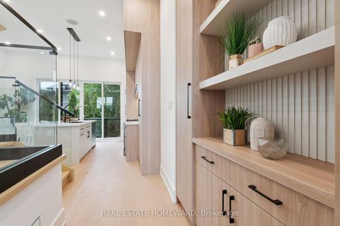 Photo 3 at 32 Westlake Crescent, Lumsden, Toronto