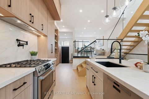 Photo 5 at 32 Westlake Crescent, Lumsden, Toronto