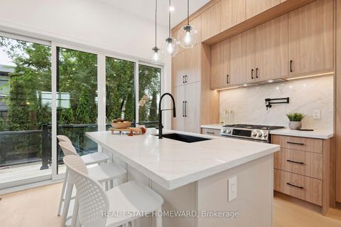 Photo 7 at 32 Westlake Crescent, Lumsden, Toronto