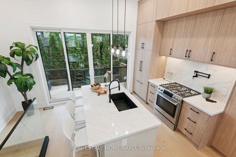 Photo 10 at 32 Westlake Crescent, Lumsden, Toronto