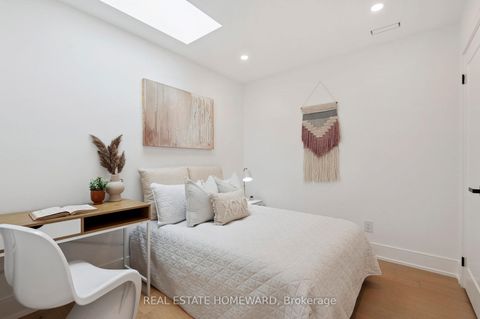 Photo 17 at 32 Westlake Crescent, Lumsden, Toronto