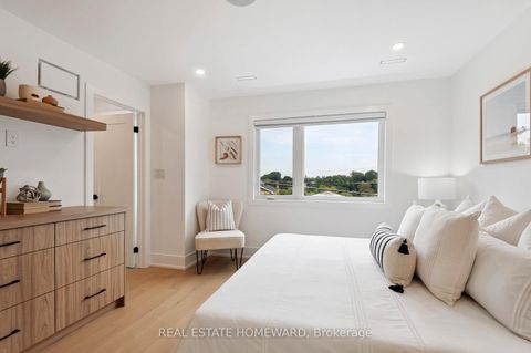 Photo 19 at 32 Westlake Crescent, Lumsden, Toronto