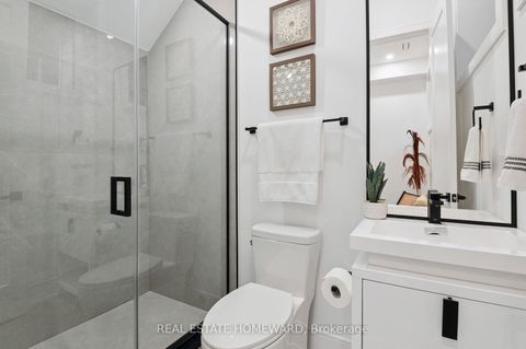 Photo 23 at 32 Westlake Crescent, Lumsden, Toronto