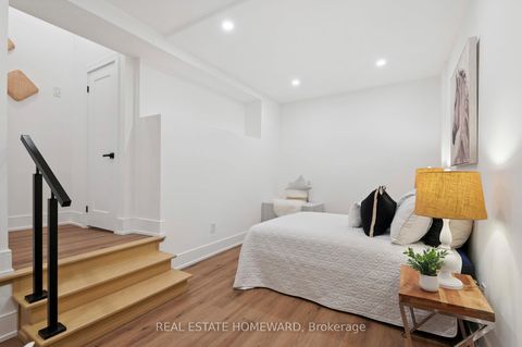 Photo 24 at 32 Westlake Crescent, Lumsden, Toronto