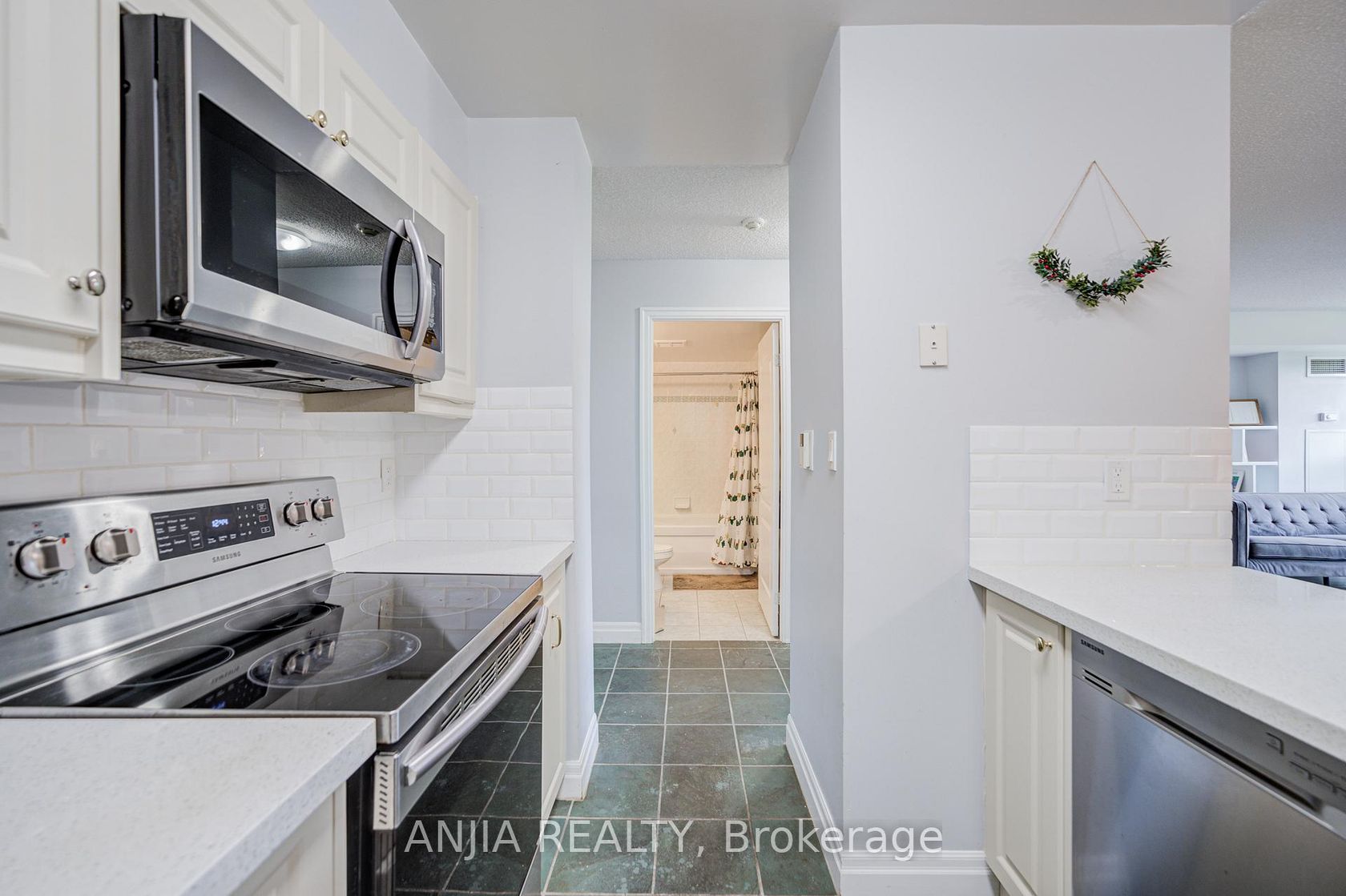 Photo 7 at 808 - 188 Doris Avenue, Willowdale East, Toronto Photo 7 at 808 - 188 Doris Avenue, Willowdale East, Toronto