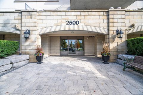 Photo 2 at 218 - 2500 Rutherford Road, Maple, Vaughan
