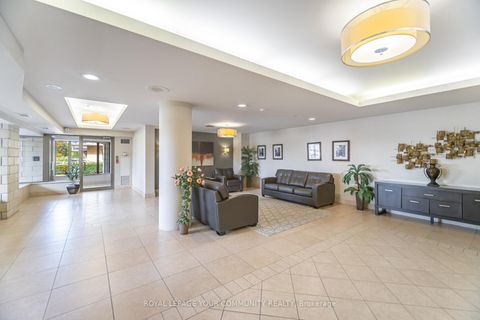 Photo 4 at 218 - 2500 Rutherford Road, Maple, Vaughan