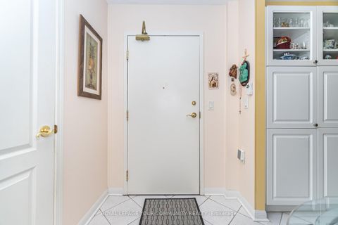 Photo 7 at 218 - 2500 Rutherford Road, Maple, Vaughan