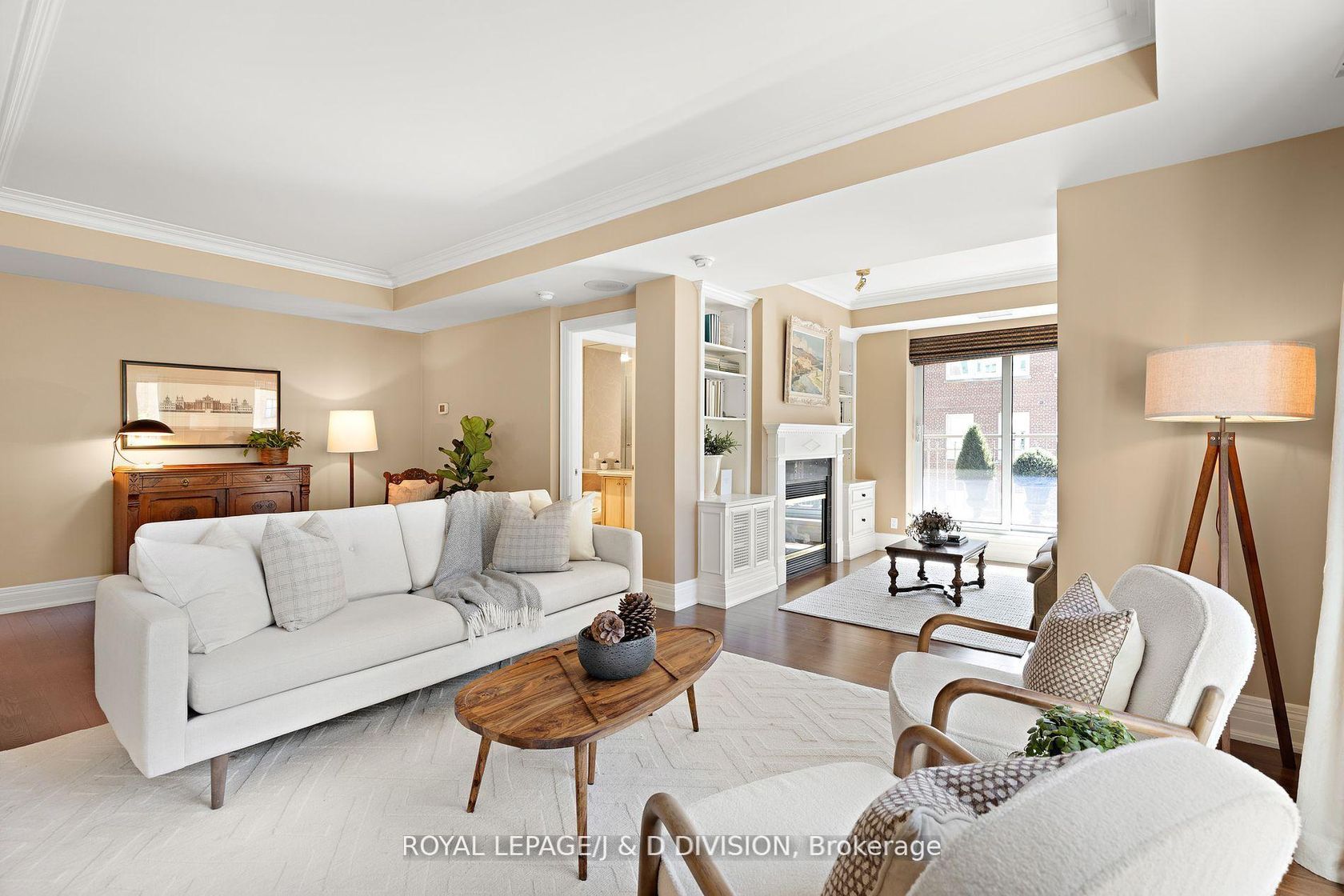 303 - 33 Delisle Avenue, St. Clair, Toronto by Loree Meneguzzi Real Estate 303 - 33 Delisle Avenue, St. Clair, Toronto