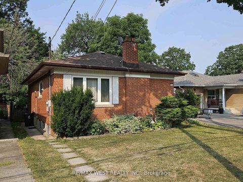 Photo 1 at 30 Golfwood Heights, The Westway, Toronto