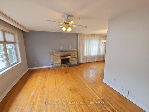 Photo 2 at 30 Golfwood Heights, The Westway, Toronto