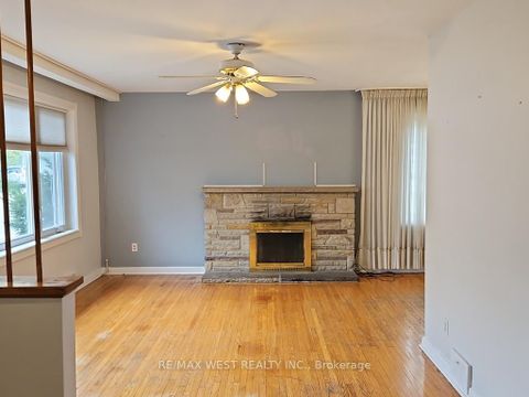 Photo 3 at 30 Golfwood Heights, The Westway, Toronto