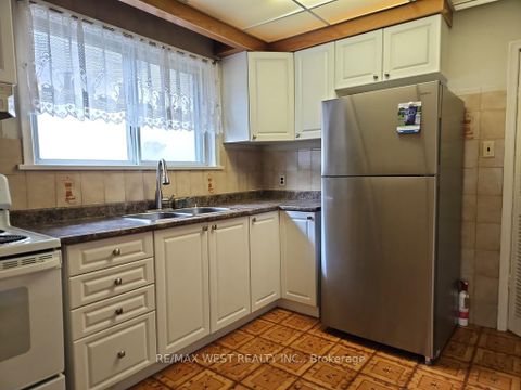 Photo 5 at 30 Golfwood Heights, The Westway, Toronto