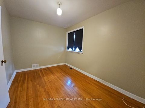 Photo 7 at 30 Golfwood Heights, The Westway, Toronto