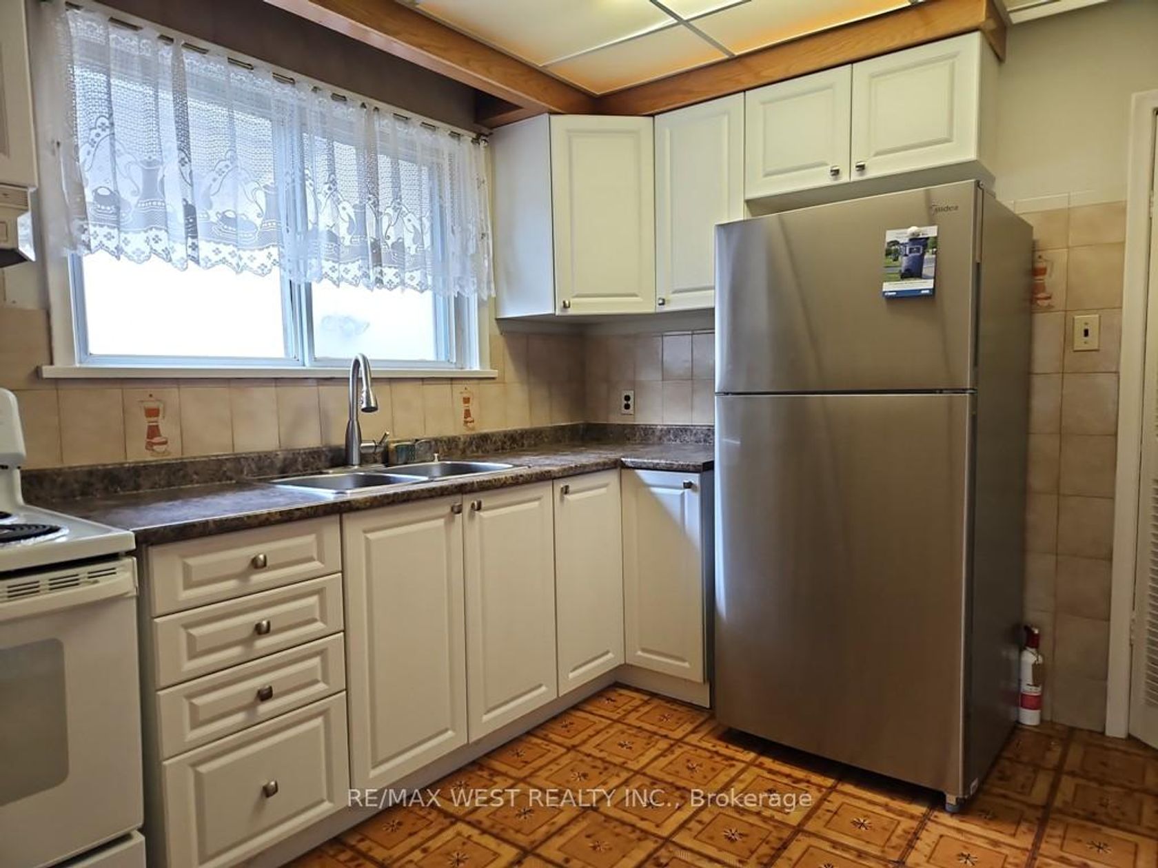 Photo 5 at 30 Golfwood Heights, The Westway, Toronto Photo 5 at 30 Golfwood Heights, The Westway, Toronto