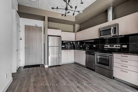 Photo 3 at 217 - 70 Distillery Lane, Waterfront Communities C8, Toronto