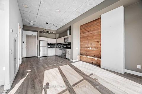 Photo 4 at 217 - 70 Distillery Lane, Waterfront Communities C8, Toronto
