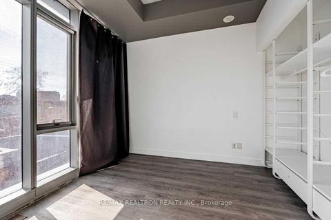 Photo 9 at 217 - 70 Distillery Lane, Waterfront Communities C8, Toronto