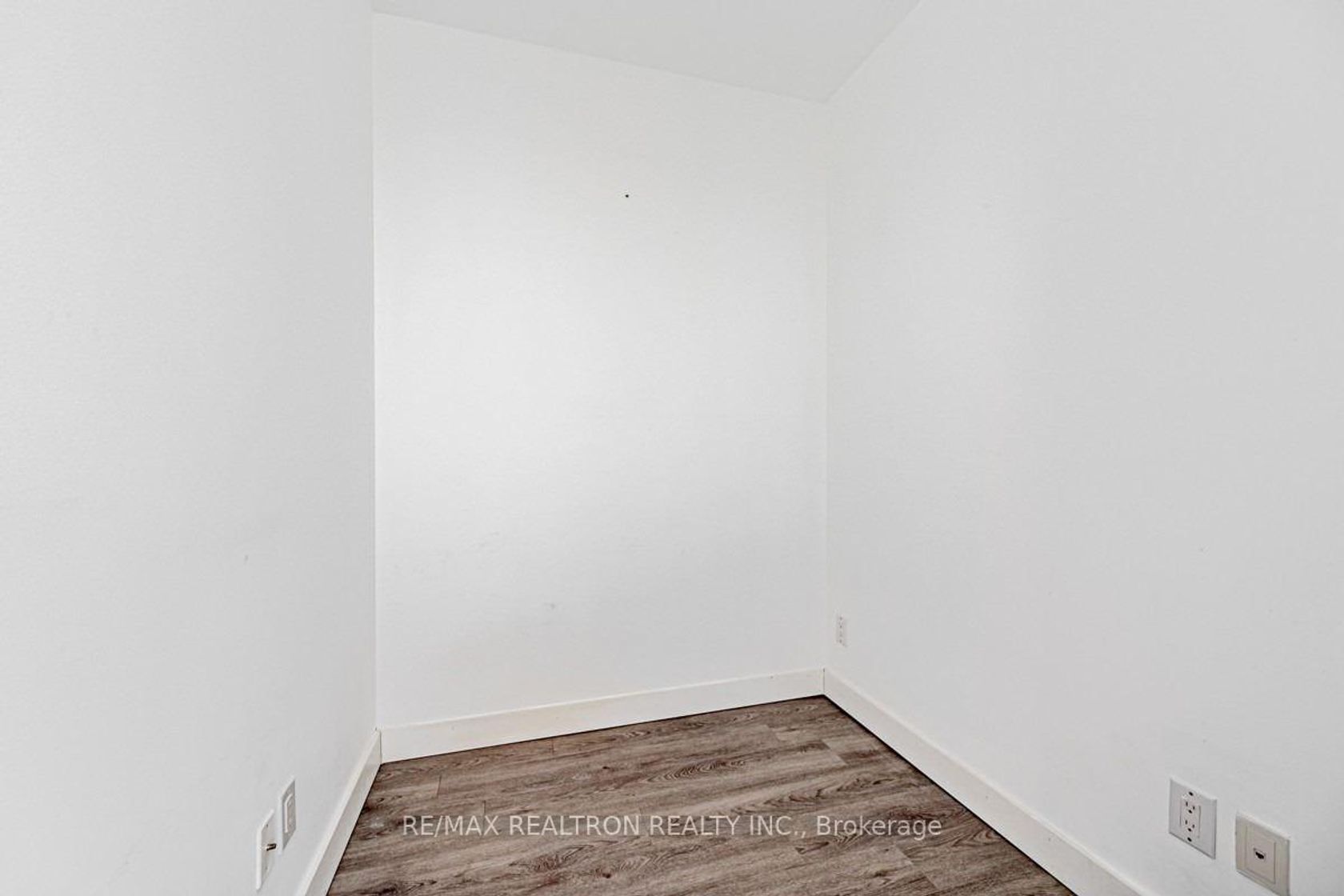 Photo 8 at 217 - 70 Distillery Lane, Waterfront Communities C8, Toronto Photo 8 at 217 - 70 Distillery Lane, Waterfront Communities C8, Toronto