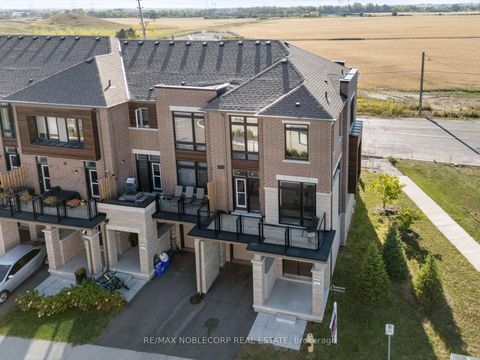 Photo 7 at 75 Holyrood Crescent, Kleinburg, Vaughan