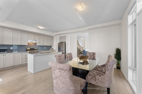 Photo 18 at 75 Holyrood Crescent, Kleinburg, Vaughan