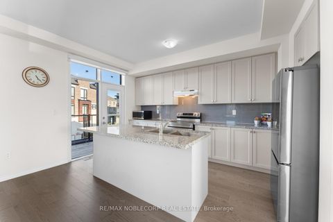Photo 19 at 75 Holyrood Crescent, Kleinburg, Vaughan