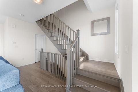 Photo 32 at 75 Holyrood Crescent, Kleinburg, Vaughan