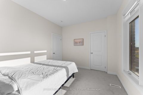 Photo 35 at 75 Holyrood Crescent, Kleinburg, Vaughan