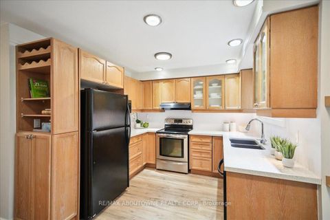 Photo 12 at 87 River Oaks Boulevard W, RO River Oaks, Oakville