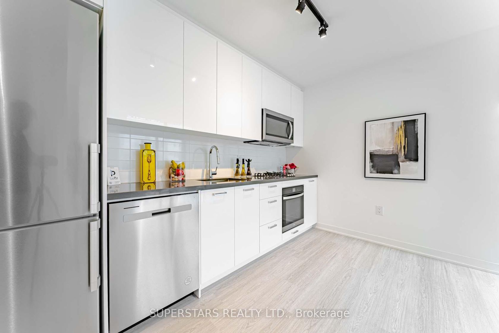 Photo 5 at 717 - 195 McCaul Street, Chinatown, Toronto Photo 5 at 717 - 195 McCaul Street, Chinatown, Toronto