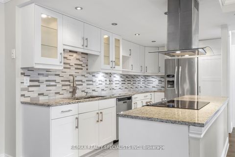 Photo 6 at 803 - 820 Burnhamthorpe Road, Markland Wood, Toronto