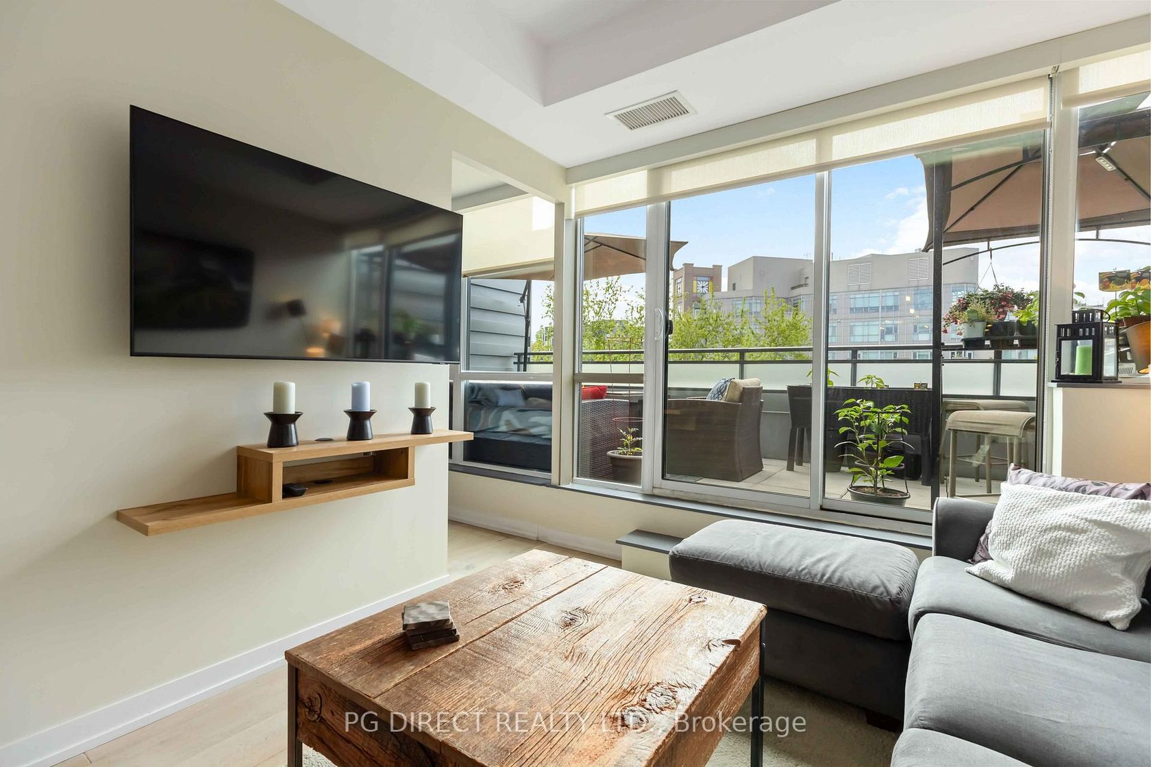 Photo 3 at 622 - 38 Howard Park Avenue, Roncesvalles, Toronto Photo 3 at 622 - 38 Howard Park Avenue, Roncesvalles, Toronto