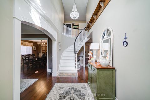 Photo 4 at 2193 Meadowland Drive, RO River Oaks, Oakville