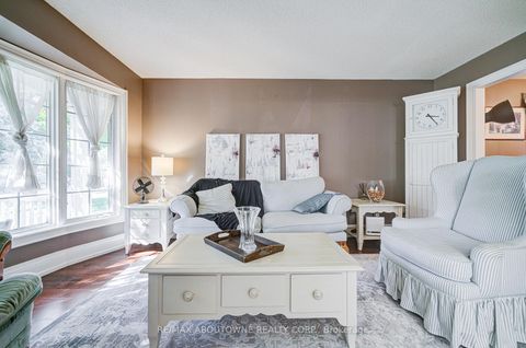 Photo 5 at 2193 Meadowland Drive, RO River Oaks, Oakville