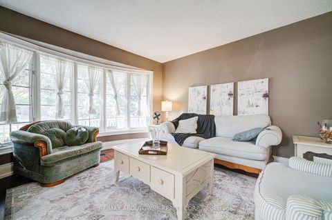 Photo 6 at 2193 Meadowland Drive, RO River Oaks, Oakville