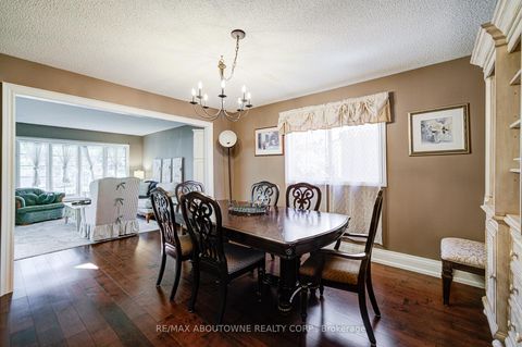 Photo 11 at 2193 Meadowland Drive, RO River Oaks, Oakville