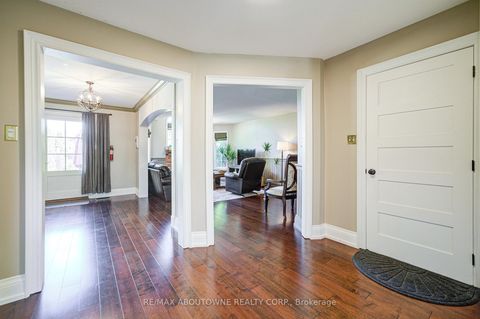 Photo 13 at 2193 Meadowland Drive, RO River Oaks, Oakville