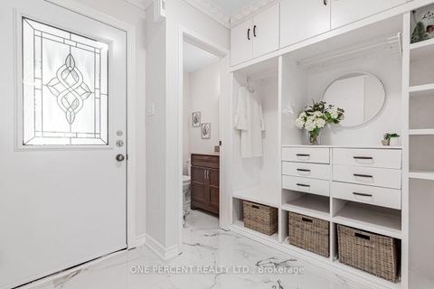 Photo 2 at 37 Lansbury Court, Yorkhill, Vaughan