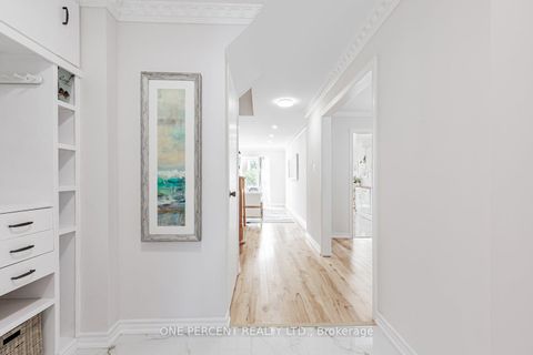 Photo 3 at 37 Lansbury Court, Yorkhill, Vaughan