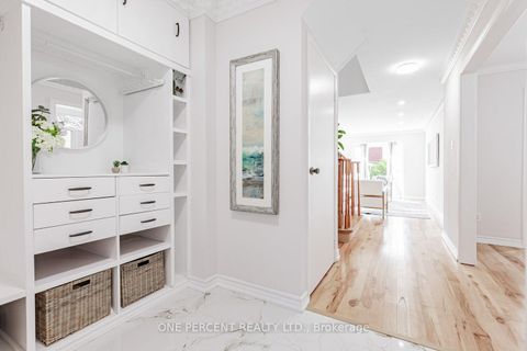 Photo 4 at 37 Lansbury Court, Yorkhill, Vaughan Photo 4 at 37 Lansbury Court, Yorkhill, Vaughan