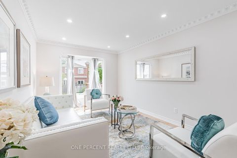 Photo 7 at 37 Lansbury Court, Yorkhill, Vaughan