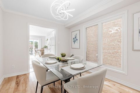 Photo 9 at 37 Lansbury Court, Yorkhill, Vaughan